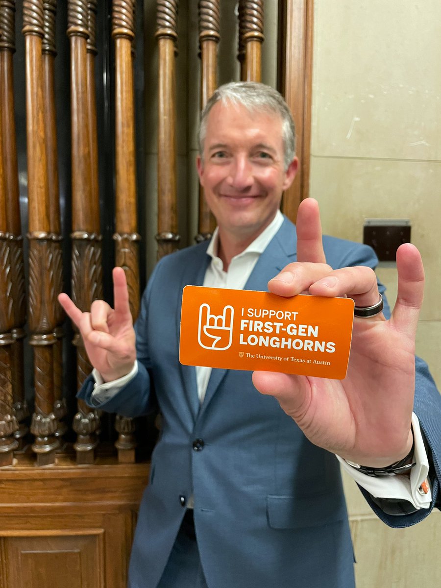 JCHartzell's tweet image. Kicking off a week of Texas-sized events to celebrate #FirstGenLonghorns with a LinkedIn photobooth for our graduate students. Learn more about our university-wide focus on first-generation students: firstgeneration.utexas.edu