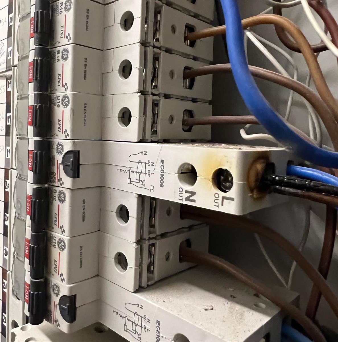 limewireelec's tweet image. Check out them thermals from the FLIR TG165 not the best resolution on this model but a fantastic bit of kit and does everything I need it to 😮‍💨 #eicr #flir #electrician #liverpool #sparky #threephase #SmallBusiness