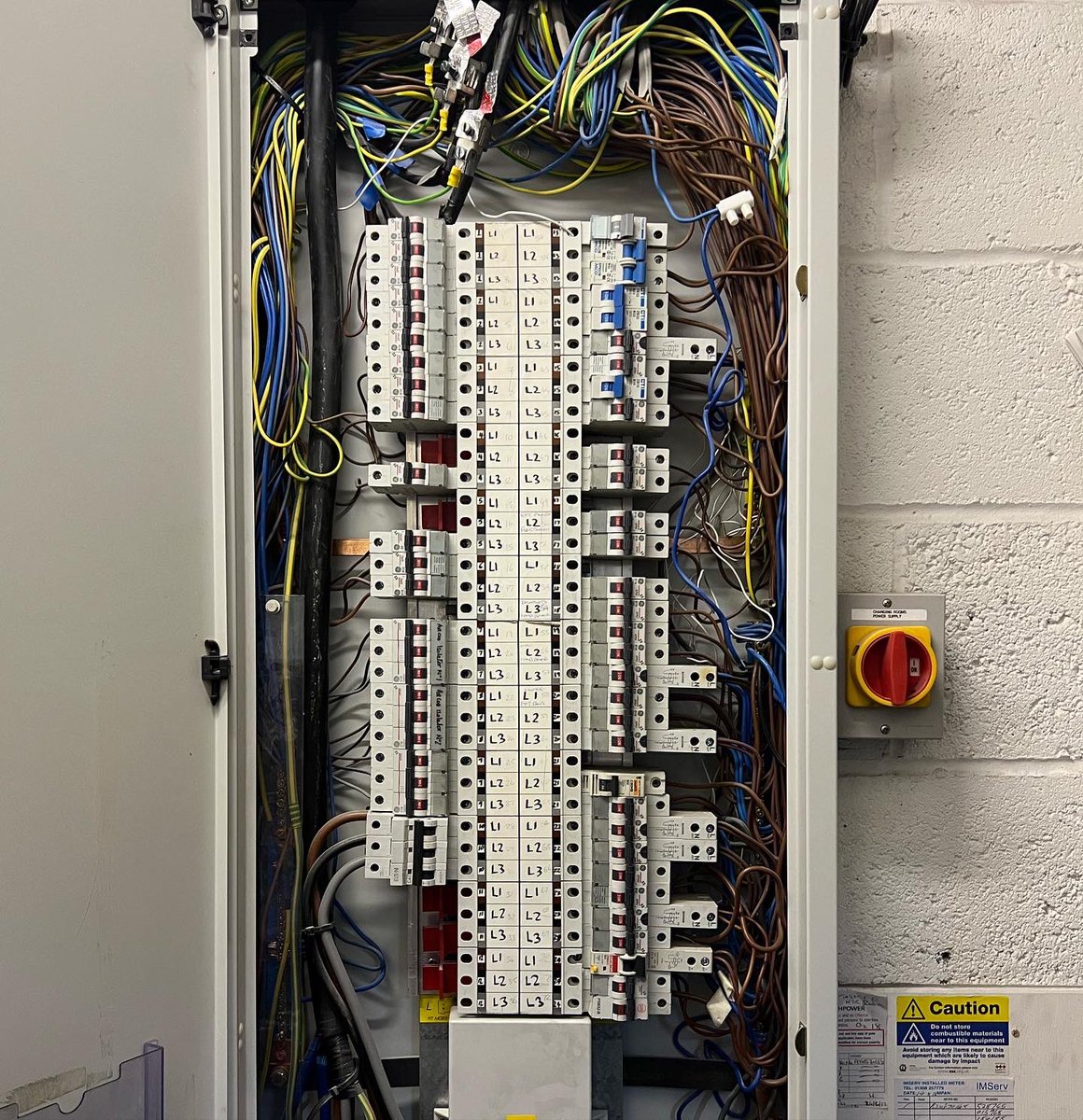 limewireelec's tweet image. Check out them thermals from the FLIR TG165 not the best resolution on this model but a fantastic bit of kit and does everything I need it to 😮‍💨 #eicr #flir #electrician #liverpool #sparky #threephase #SmallBusiness