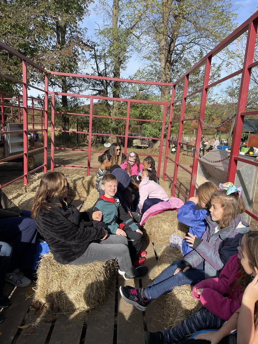 thomas_lucased's tweet photo. First field trip was a huge success!! So excited to have a new set of students https://t.co/HIiSoBbsHQ