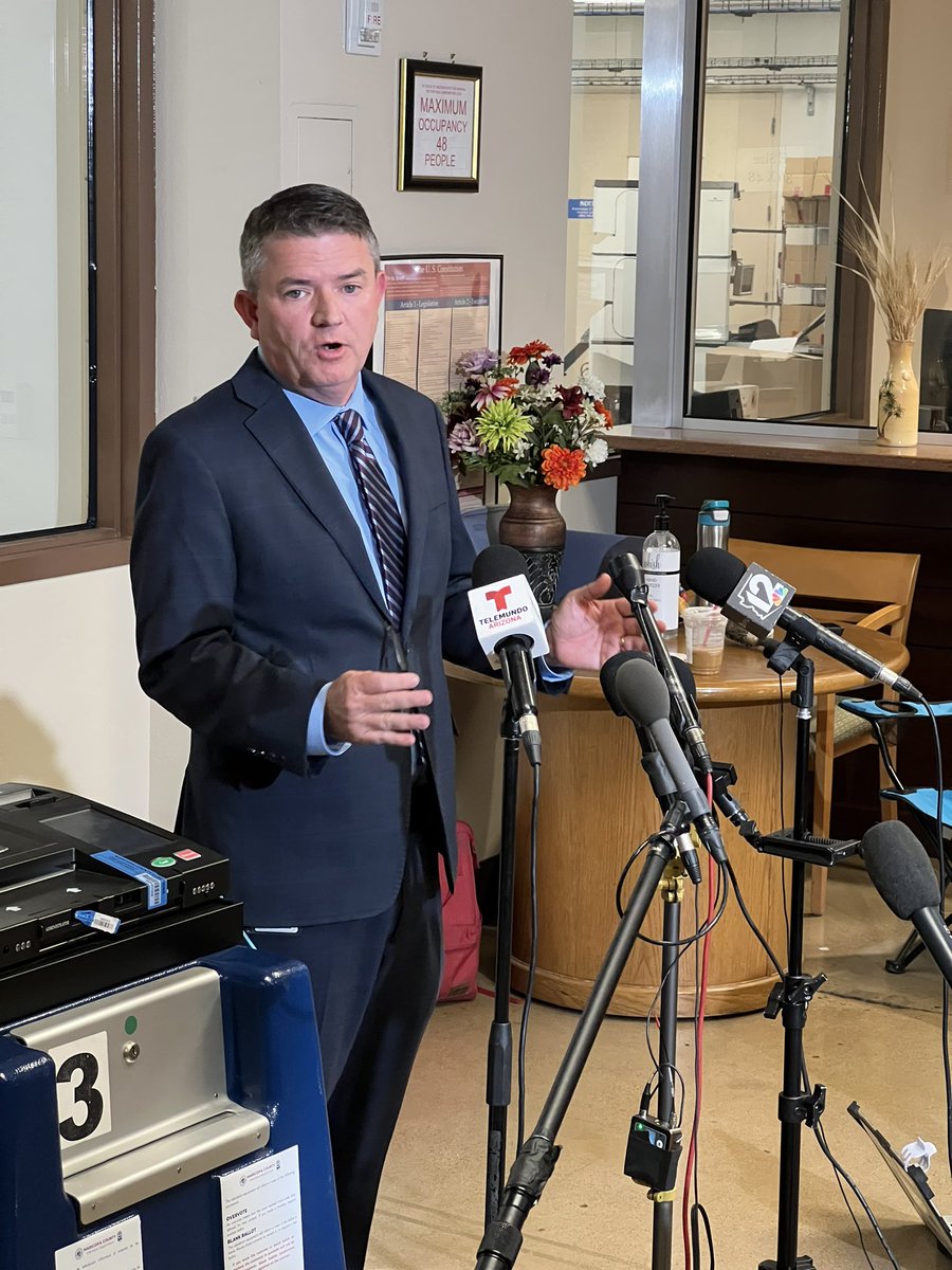 newslars's tweet photo. Styreleder for Maricopa fylke Bill Gates i Arizona, mener å ha funnet feilen på stemmescannerne. – Alle har uansett fått mulighet til å stemme som normalt.
#ArizonaElection https://t.co/eN7XovWDja