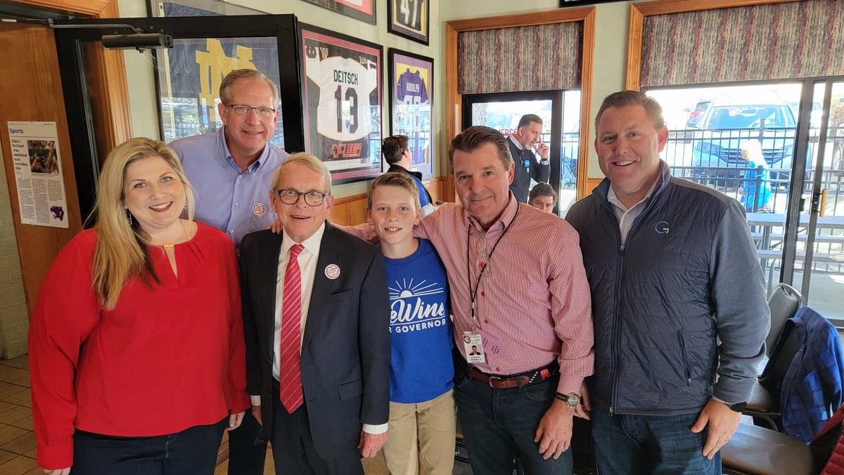 domer1982's tweet photo. Great to be with @MikeDeWine (and his grandson, Parker) at his last campaign stop in a storied career in public service. Always good to dine @_pricehillchili 
@jbenedict1 
@alanamattartuck @DougMoormann 
@govstrategies https://t.co/vobL8QeuJ4