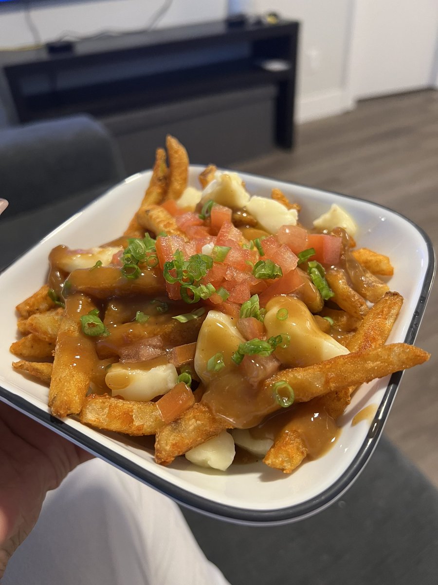 simplyree_xo's tweet photo. Call it New York fries or whatever 💁🏽‍♀️  #chefree https://t.co/gERAjjhZdq