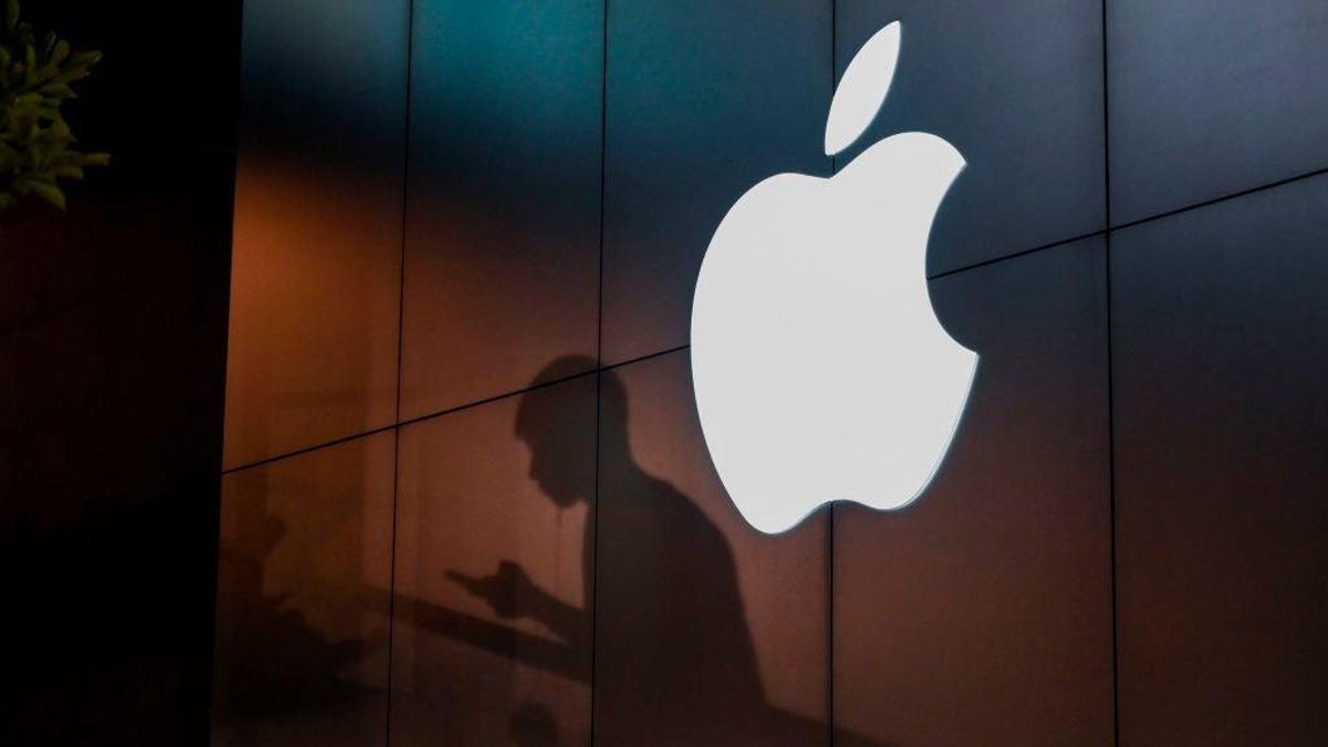 Gizmodo's tweet photo. Apple Is Tracking You Even When Its Own Privacy Settings Say It’s Not, New Research Says https://t.co/gv2fCrajwF https://t.co/IvceqdMdwE