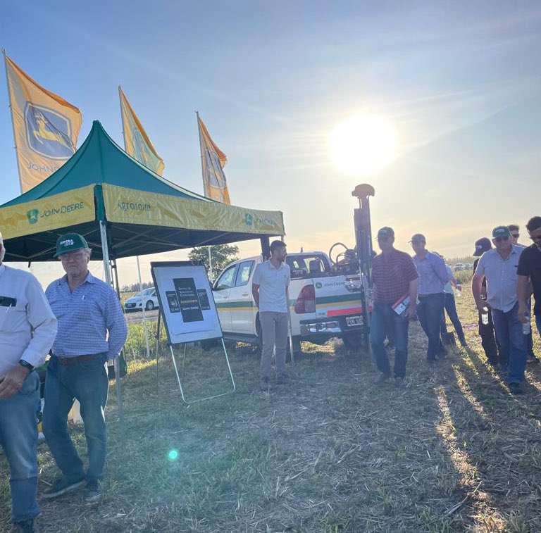 auravant's tweet image. De la teoría a la práctica 🚜🌱🙌

👉Continuamos #ACampo en el lanzamiento de la plataforma #Interra de @uaacoopltda 👨‍💻🌱