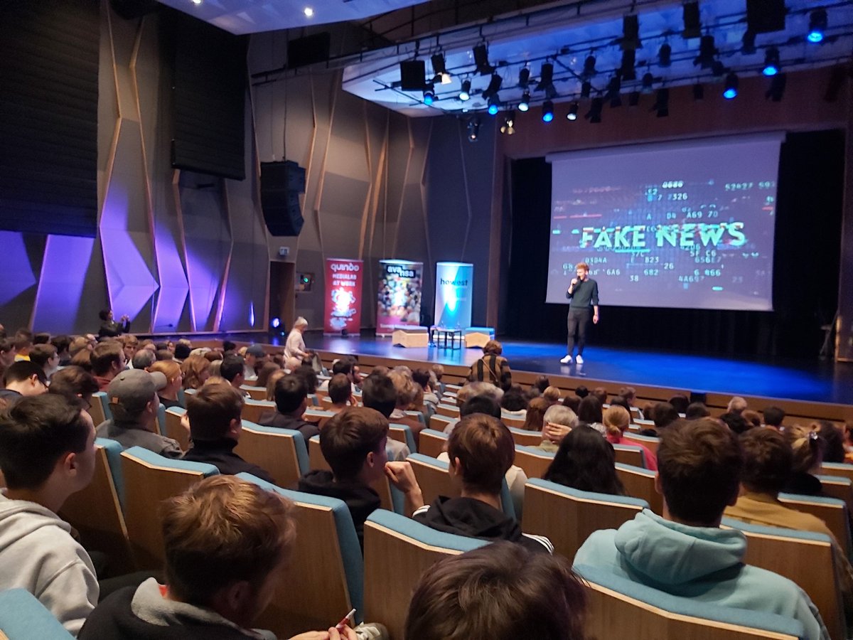 dirk laverge (@dirklaverge) on Twitter photo Vanavond gaf <a href="/timverheyden/">Tim Verheyden</a> journalist bij <a href="/vrtnws/">VRT NWS</a> een lezing over de impact van #desinformatie en #fakenews. Dit was een event van <a href="/broosclaerhout/">Broos Claerhout</a> van <a href="/MedialabQuindo/">Quindo</a> , Sandy Snoeck van <a href="/howest/">Howest</a> en <a href="/ArneDeJaegere/">Arne De Jaegere</a> van #avansa.
De concertzaal was tot de nok gevuld , wat een succes! Vanavond gaf <a href="/timverheyden/">Tim Verheyden</a> journalist bij <a href="/vrtnws/">VRT NWS</a> een lezing over de impact van #desinformatie en #fakenews. Dit was een event van <a href="/broosclaerhout/">Broos Claerhout</a> van <a href="/MedialabQuindo/">Quindo</a> , Sandy Snoeck van <a href="/howest/">Howest</a> en <a href="/ArneDeJaegere/">Arne De Jaegere</a> van #avansa.
De concertzaal was tot de nok gevuld , wat een succes!