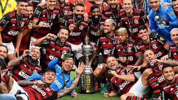 somosfutmundial's tweet photo. 💘 P O D C A S T // #FútbolMundial124

🗣️ Sorteos #UCL #SCCL23 #UEL #UECL, #Libertadores #SCL22 #PremierLeague #SerieA #MLSCup #JLeague y mil cosas más.

🎧 Escúchalo donde siempre 👇
📻 iVoox: https://t.co/hrJLRyMCFj
📺 YouTube: https://t.co/xCMuwbq3pG https://t.co/lr6GRvrC3Q