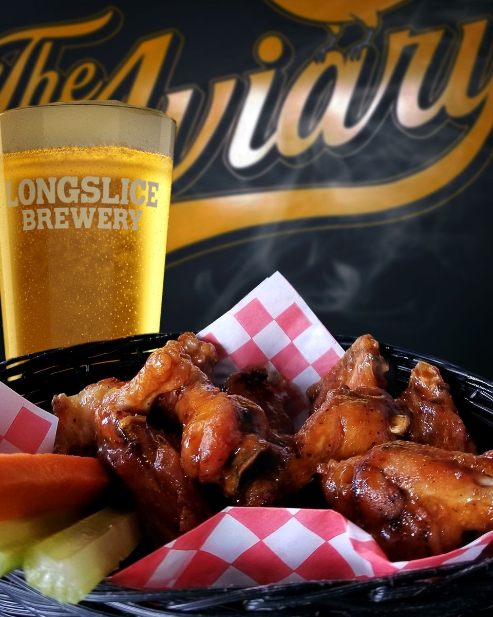 AviaryBrewpub's tweet photo. WIIIINNNNNGGGGG NIIIIGHHHTTTT 🍗🤤
Tonight at The Aviary, order a pound of wings, any sauce and get a FREE pint of @LongsliceBrews draught! 
Delicious and refreshing! See you there!
See full menu: https://t.co/zIC6uVdnx5
#tastethesix #deal #wingnight #toronto #AviaryBrewpub https://t.co/dfEiIhj6zS
