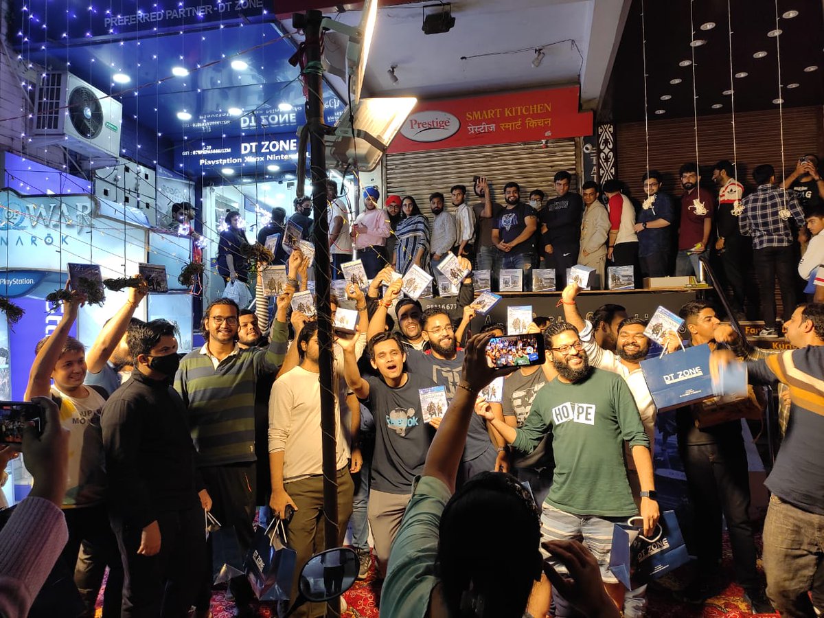 Shivam_____47's tweet photo. More pics from God Of War Ragnarok Midnight launch in Lajpat Nagar Delhi hosted by #DTZone ❤️🎮 #GodofWarRagnarok #MidnightLaunch #gowrindia
@PlayStationIN https://t.co/U9dL8eKmEu