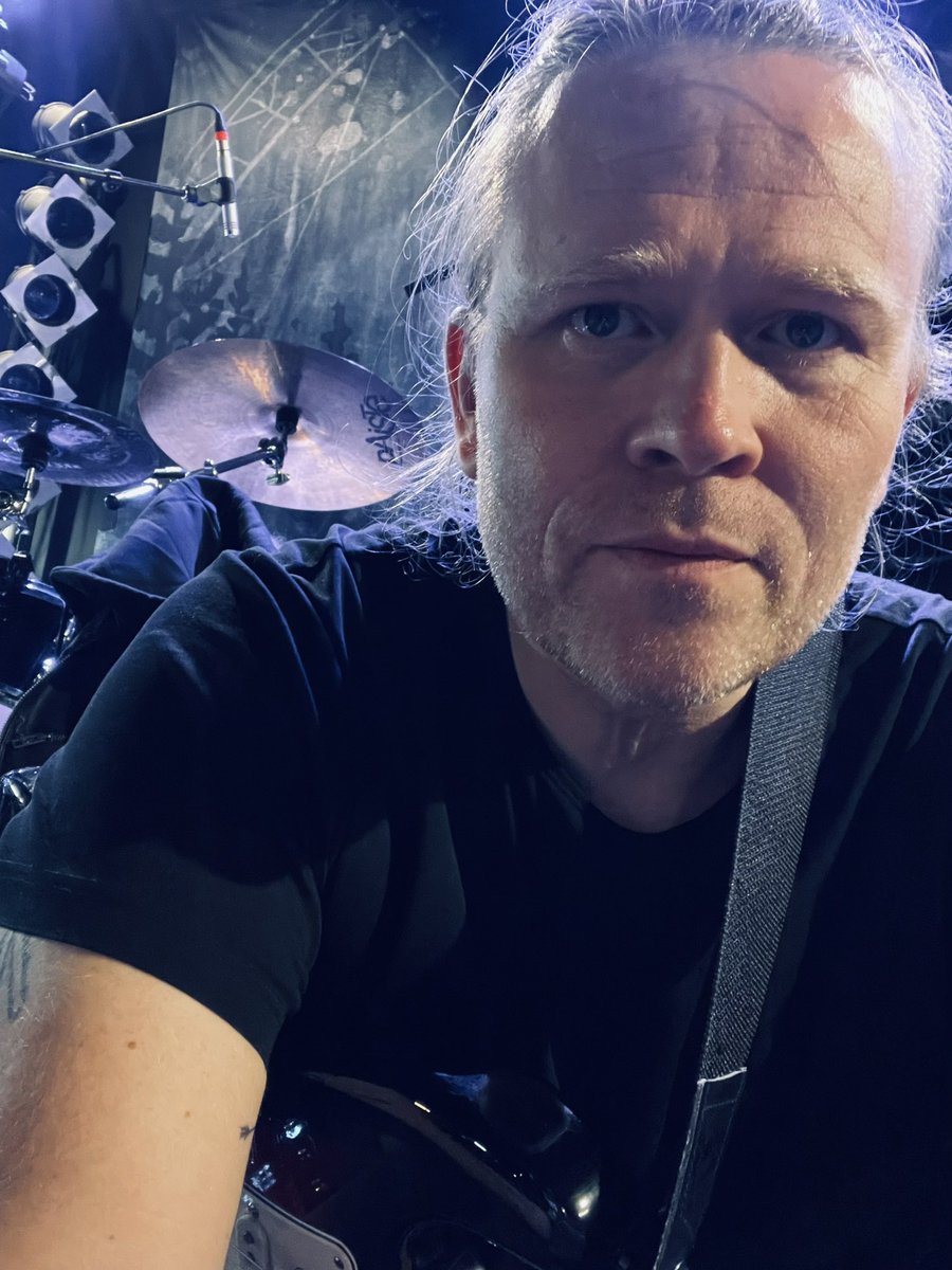 39 gigg og þetta er líklega eitt það skemmtilegasta sem ég geri. Hannover á morgun. Allt er gott. #skalmoldontour