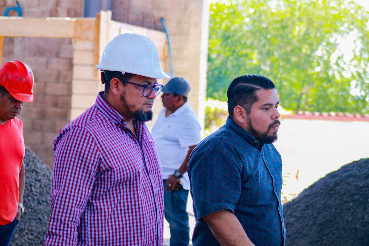 AlcaldiaCongo's tweet photo. Dando seguimiento a la construcción del nuevo Centro Comercial Municipal, nuestro alcalde @wilfredoramoss , y parte de su Concejo Municipal se hicieron presente a inspeccionar la obra, la cual lleva un avance del 75 %. https://t.co/nLGchBxggp