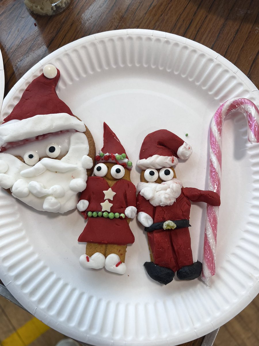 MissYoung_PE's tweet photo. Thanks to the @BraidySocial dept with the T&amp;T class for organising our first festive staff event 🤶🏼🎅🏼⛄️  Team @braidhurstpe definitely took our efforts seriously 💪🏼… love the early festive feeling ☺️🎄@BraidySocial https://t.co/u01bSqbSsx