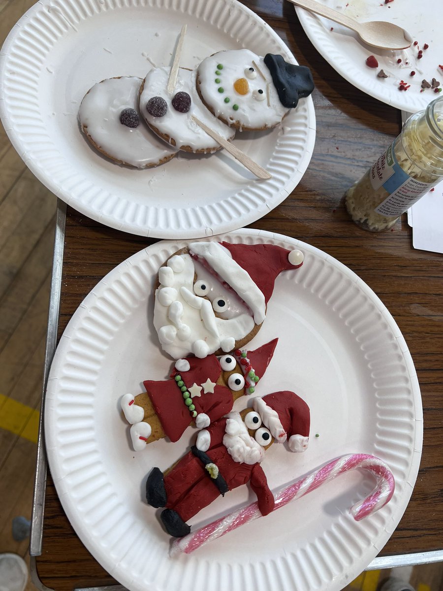MissYoung_PE's tweet photo. Thanks to the @BraidySocial dept with the T&amp;T class for organising our first festive staff event 🤶🏼🎅🏼⛄️  Team @braidhurstpe definitely took our efforts seriously 💪🏼… love the early festive feeling ☺️🎄@BraidySocial https://t.co/u01bSqbSsx
