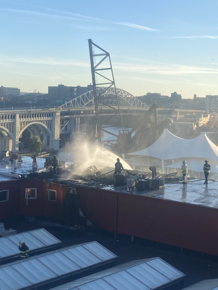 YeojMars's tweet photo. #bridgeviewfire #cleveland #cle #fire https://t.co/c2VJQ6faJr