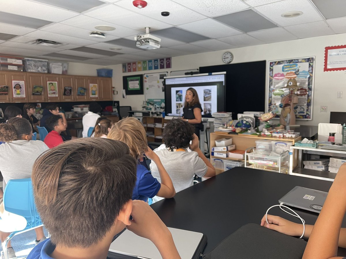 Today we had the honor of having Dr. Damas in class talking the students about her research regarding the Human Microbiome! <a href="/GulliverPrep_/">Gulliver Preparatory School</a> <a href="/OlympiaSchn7/">Olympia Schneider</a>