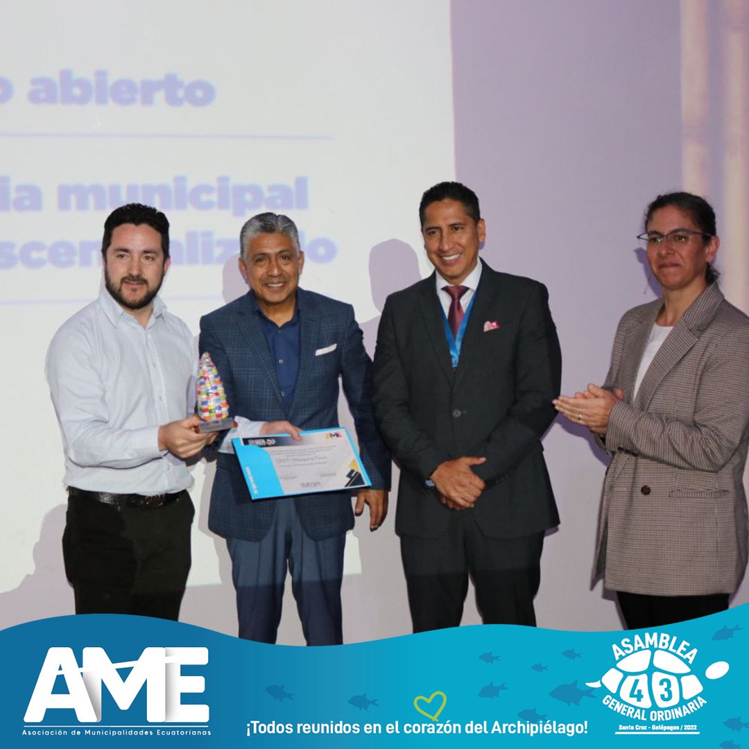 AMEcuador's tweet photo. 2⃣ La segunda categoría es de: Innovación en gobierno abierto, ganador @MunicipioCuenca, gracias al portal web de transparencia municipal.

✅ Reciben diploma de reconocimiento, estatuilla, y una participación en #Bolivia en intercambio de experiencias. 🇧🇴🤝🇪🇨 https://t.co/tLH4tf86WJ