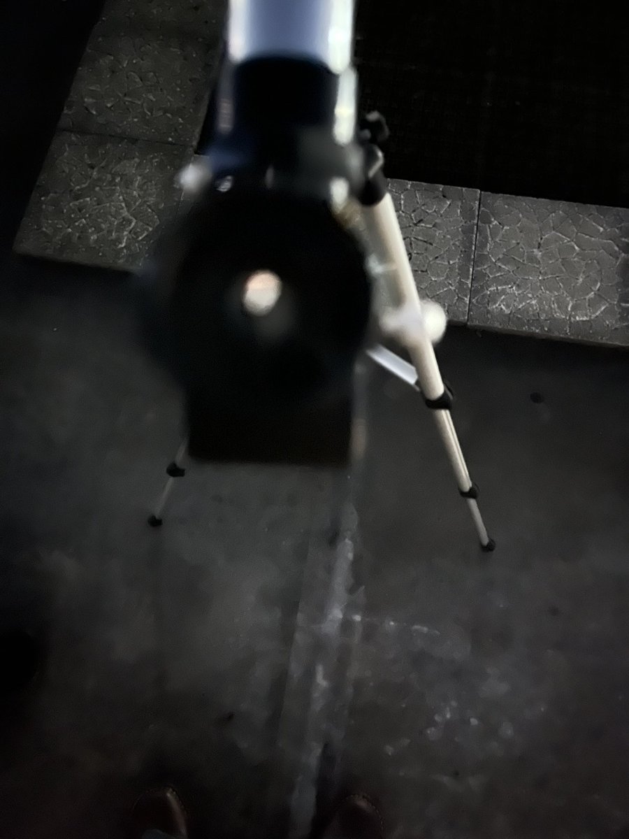 昨夜の皆既月食はフリースペースAobaの屋上で子どもたちと天体望遠鏡で観察しました。
クレーターまで見えました！