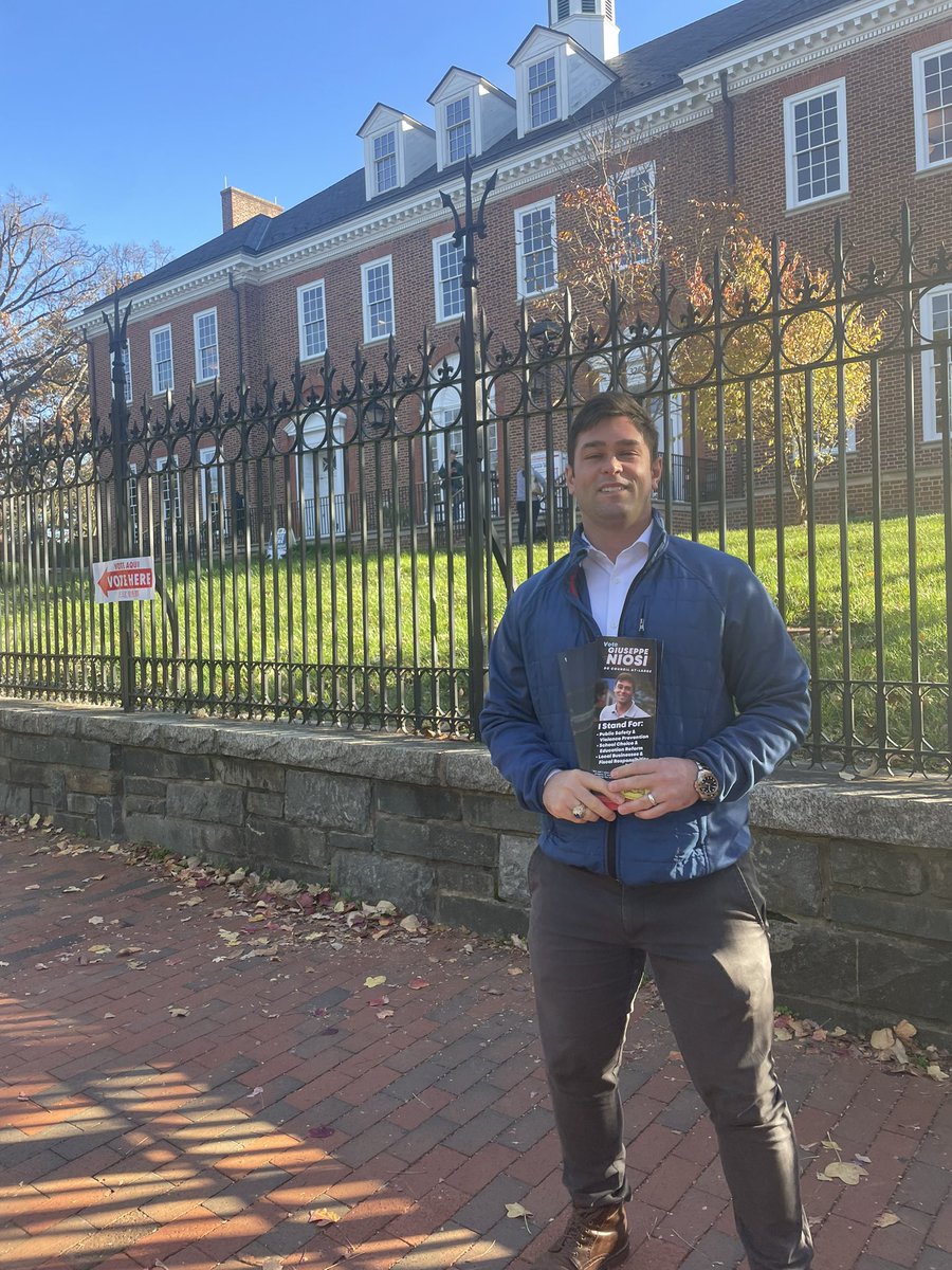 Great stop at the Georgetown Library. Now up at Palisades Rec Center, and then onward to Ward 6. Make sure to be in line to VOTE by 8 pm! Every voice matters. #DCision22