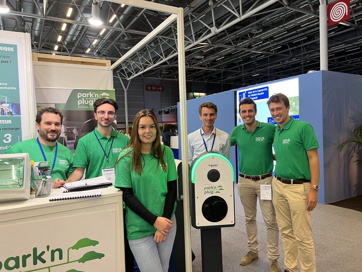ParkNPlugVE's tweet photo. … une journée intense passée avec une équipe au top au @SalonCopro !! 💪💚#bonhommesverts https://t.co/ivU0ZXWZH2