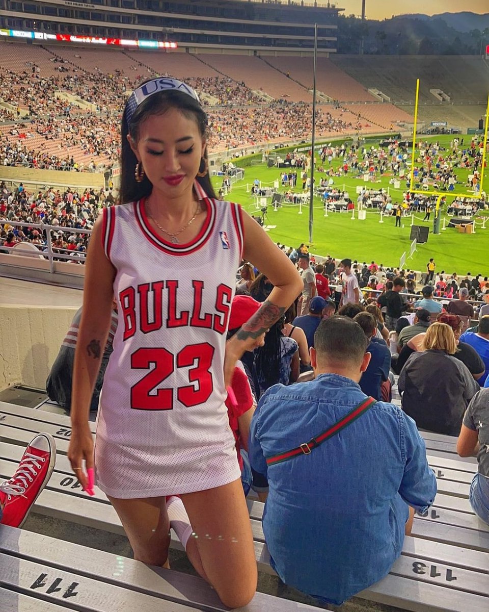 easytopplayer's tweet image. Modern women are not crazy for love. Don't be jealous of the past because it has no future. Modern women live independently, not relying on men