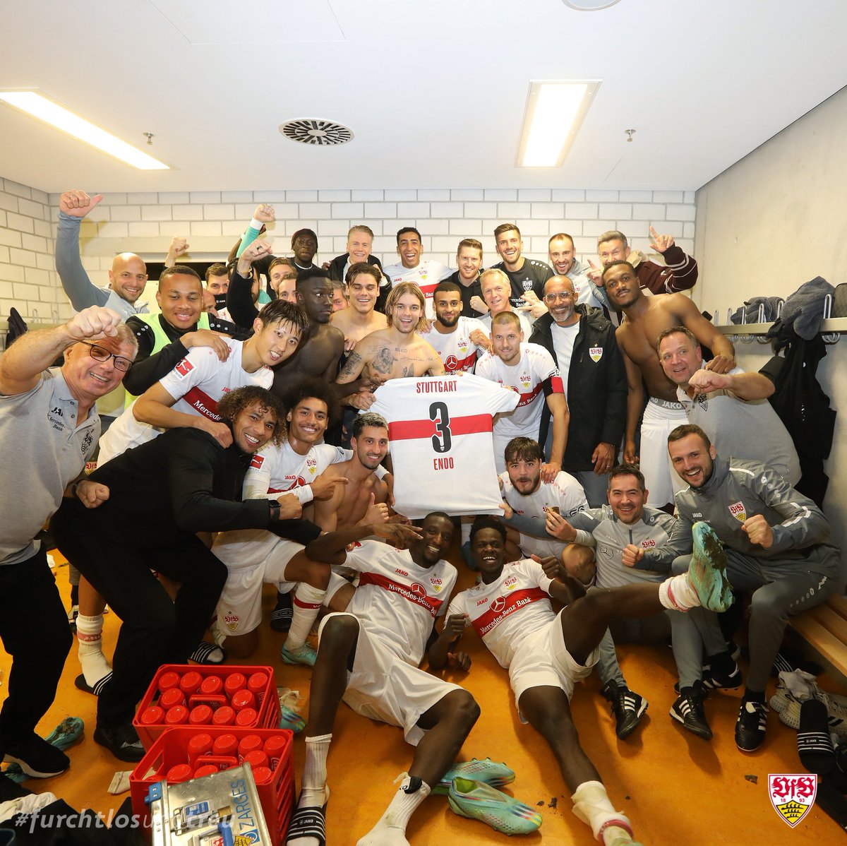 Die besten Genesungswünsche von deinem Team, Captain <a href="/wataru0209/">遠藤 航 (Wataru Endo)</a>! 🤍❤🤍

Get well soon!!! 💪

ℹ Wataru #Endo war auf dem Platz bewusstlos, im Krankenwagen aber wieder ansprechbar. 

#VfB | #VfBBSC 2:1