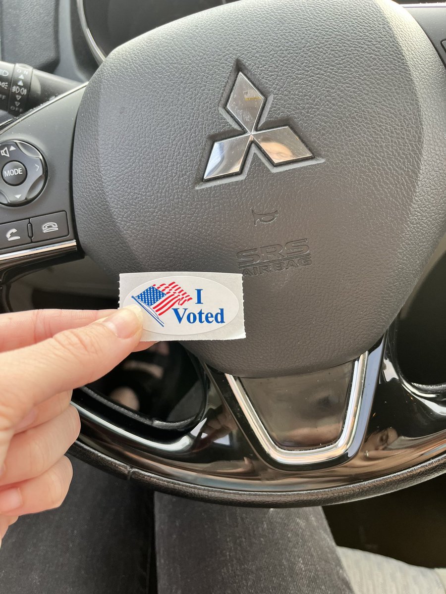 Ms_ZKraft's tweet photo. I was in and out of the polling station in less than 10 minutes. If you haven’t already, go out there and make your voices HEARD! Go vote! 🇺🇸 #LISDVotes #ONELISD #UsingMyTeacherVoice https://t.co/aWIAqEl1Ub
