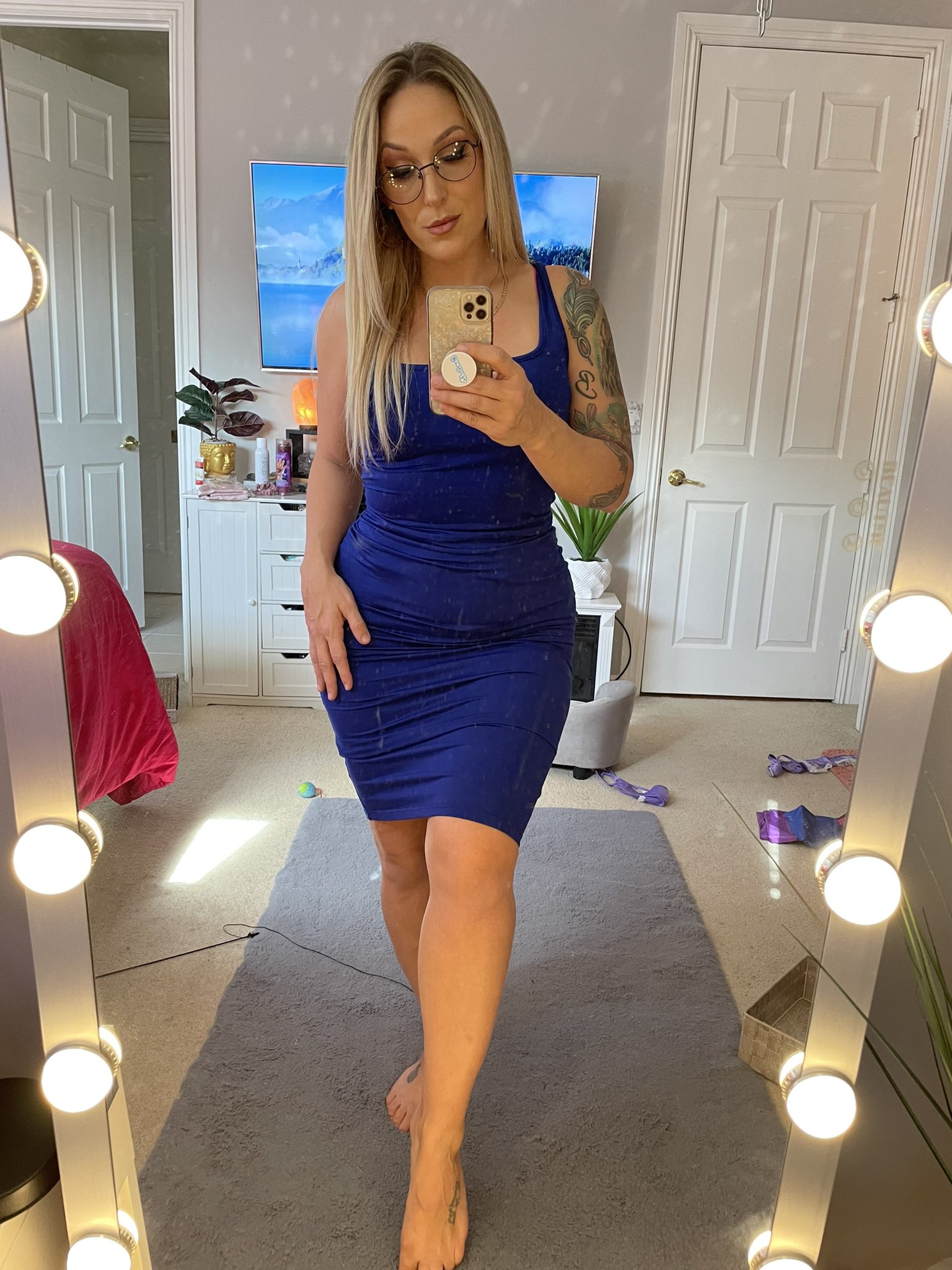 TW Pornstars - 2 pic. Charley Hart. Twitter. Comment 💙 if you would run