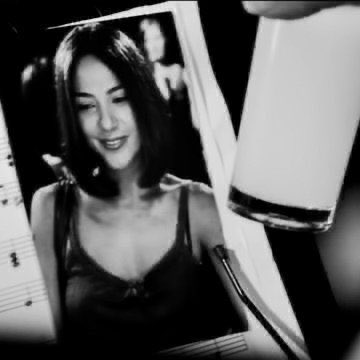 “Bir derdi var her halinden belli. Anlatmıyor, anlatsa kurtulur.”