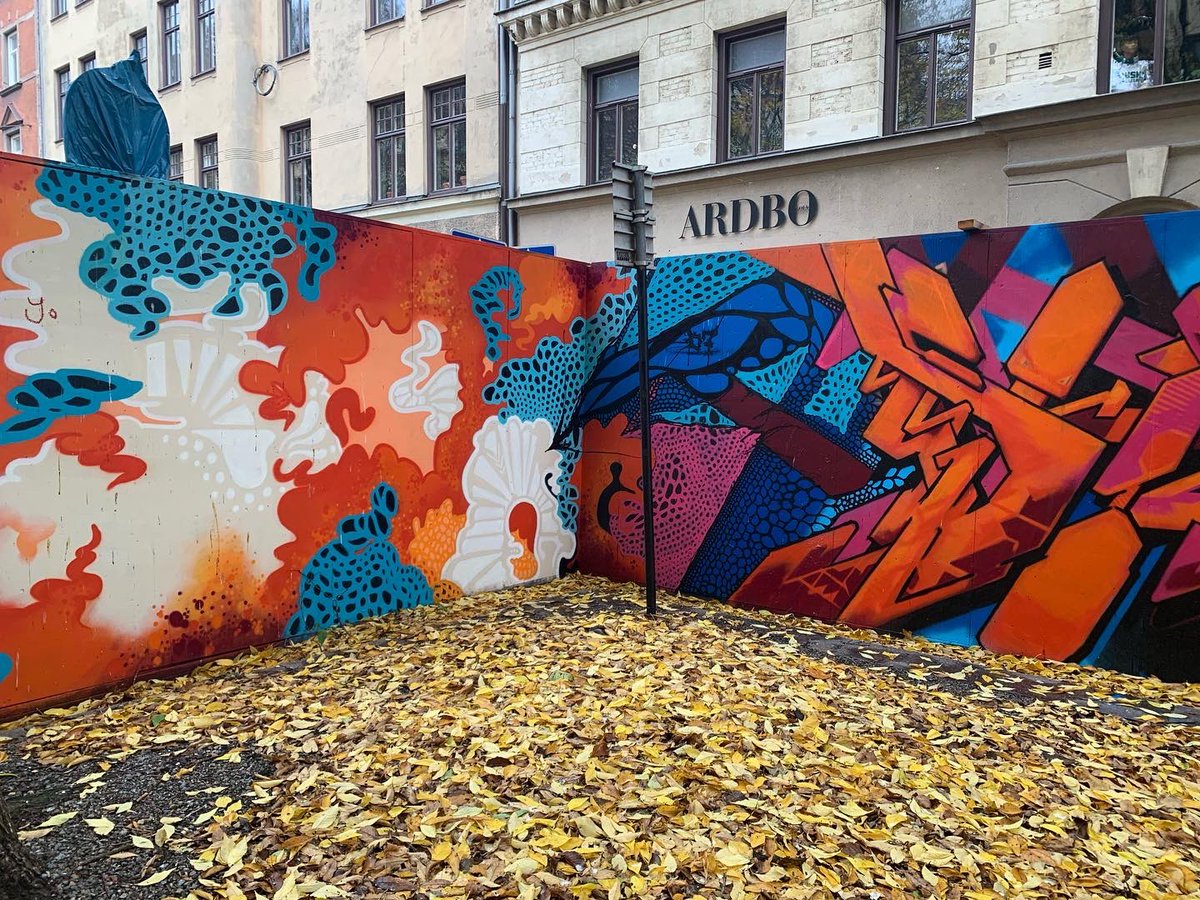 Graffiti färgsatte elevskåp på skola