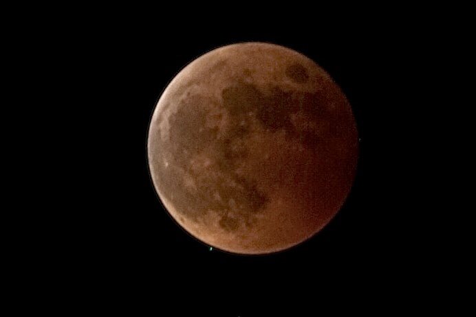 Sahashi_kogyo's tweet photo. 天体ショー、観られましたか?天王星が隠れるところ、なんかカワイイかったですね〜
小牧から観察した結果はこんな感じでした。Sonyの反射500mmにて。
最後のは、味噌に隠れるホロふき大根です!天体ショーの夕食にコレが出る我が家のセンス悪くない(笑)
#天王星 #皆既月食2022 #UranusEclipse https://t.co/768D4AVSVD