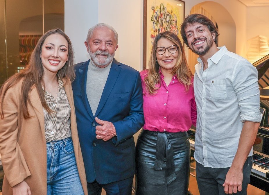 E eu que cantei pro <a href="/LulaOficial/">Lula</a> no domingo? 🥹♥️