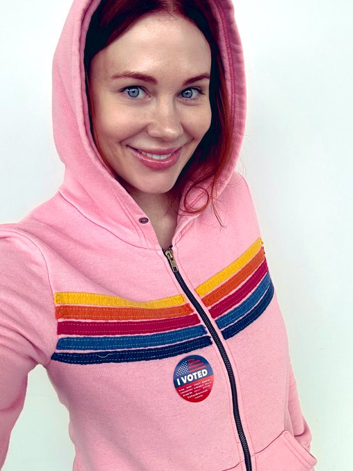 I voted in the rain today! 🌧🗳  #ElectionDay https://t.co/9zzfVyLhmU<a href="/tag/electionday"class="tags">#ElectionDay</a>