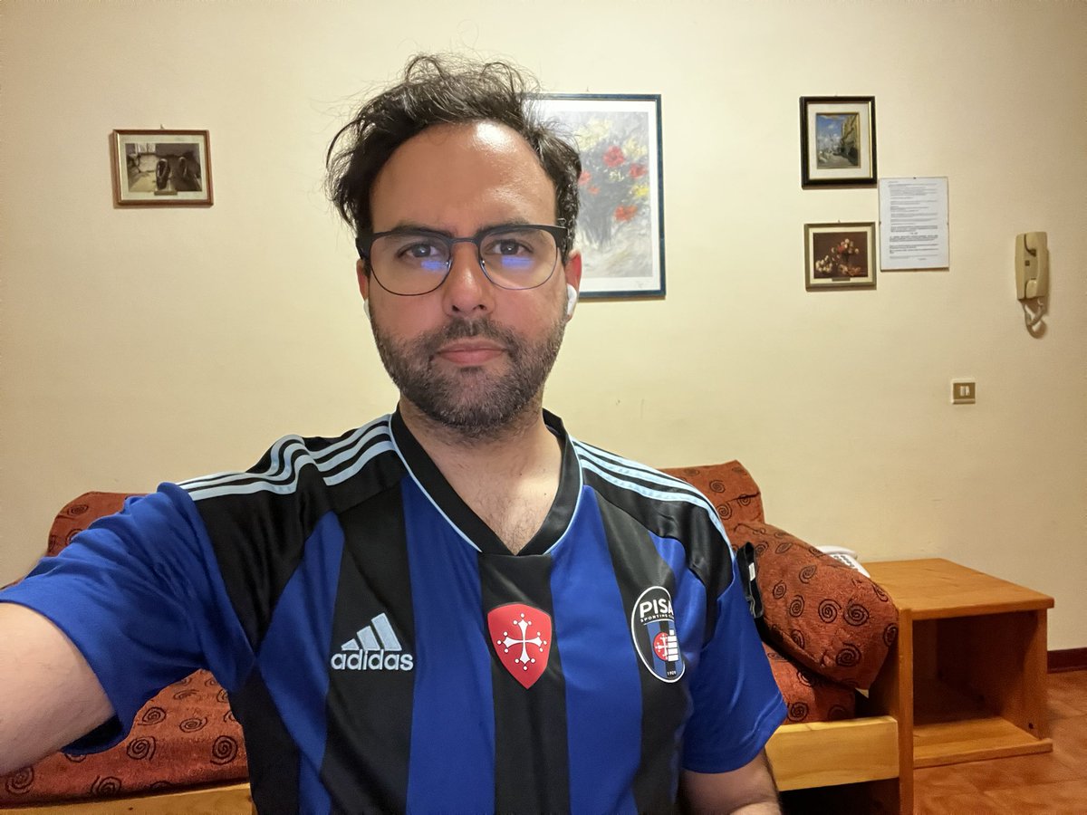 GarretEdwards's tweet photo. Anochecer de un día agitado. Desde Pisa, a través del éter. Ahora en #ElRegreso del Dr. #WalterCastro por @CNNRadioRosario. https://t.co/D9WP4cqRWU
