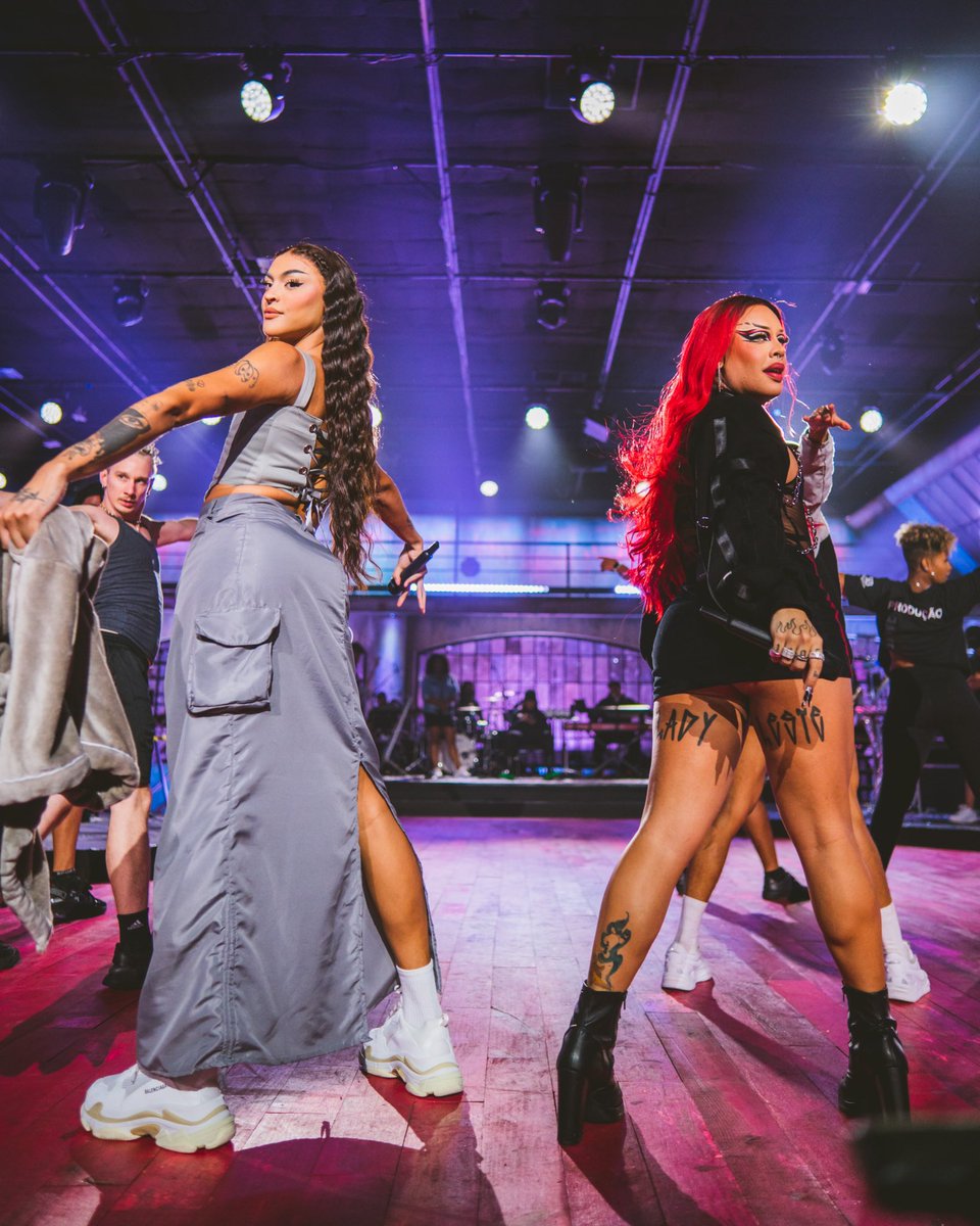 gloriagroove's tweet photo. será que hoje vai ter performance de #AMEIANOITE no #MusicaBoaAoVivo ? https://t.co/7H88rgEzax