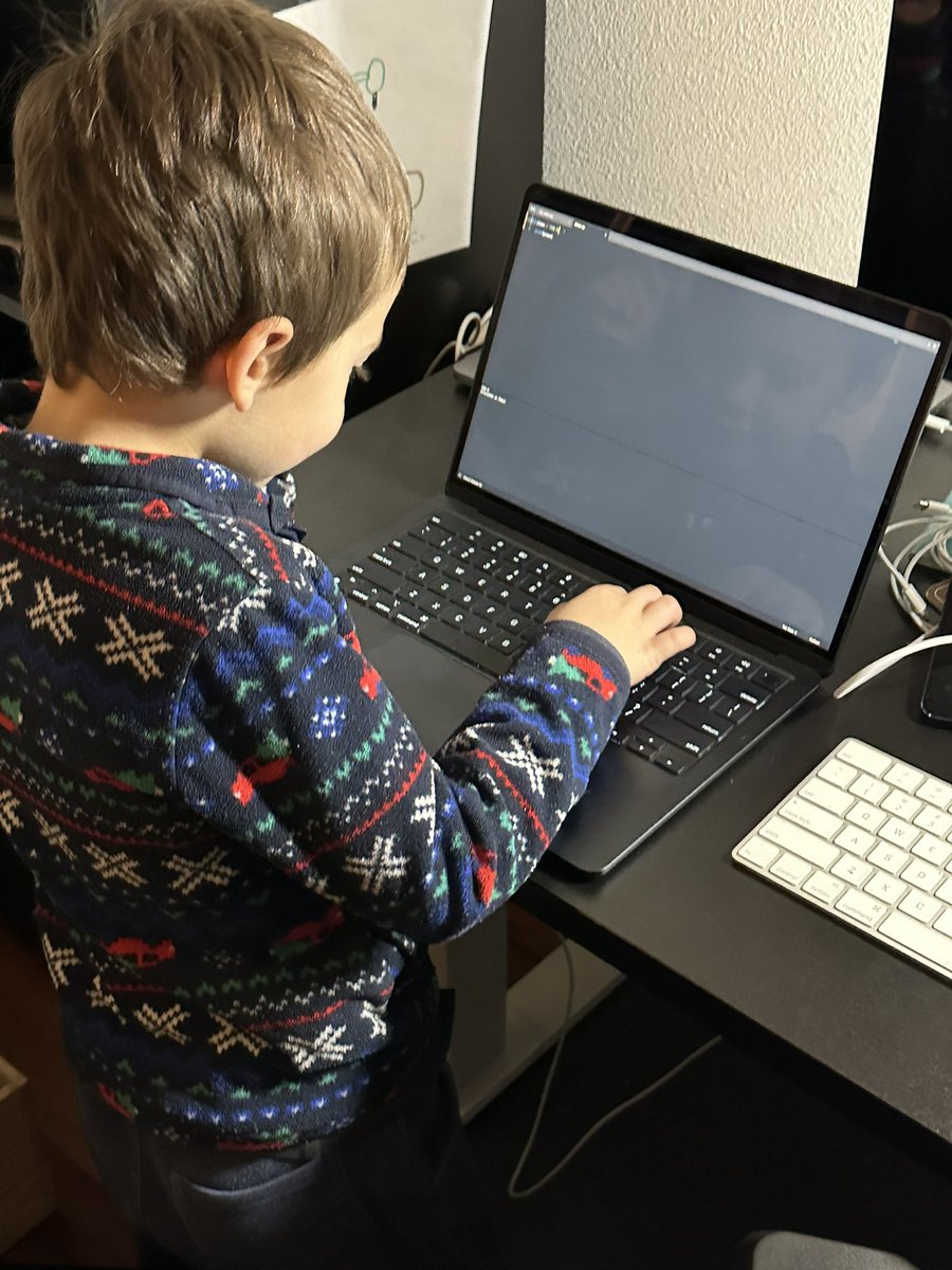 angusclaus's tweet photo. https://t.co/j5cogp2K79 https://t.co/0OU32siDbJ