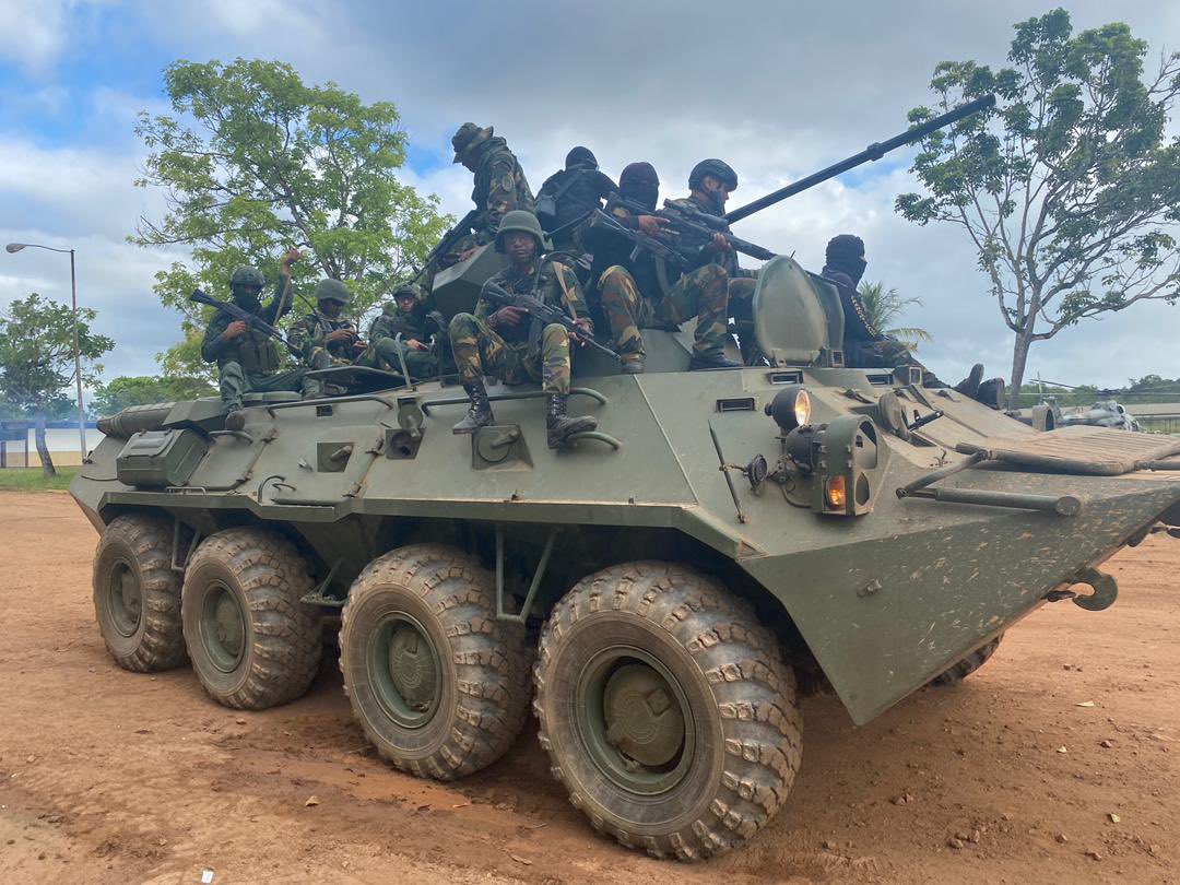 dhernandezlarez's tweet photo. FANB desplegada en la REDI  @Guayana_Invicta en misiones de seguridad y defensa, resguardando los ecosistemas y reservorios forestales contra la minería ilegal, y en la erradicación de los grupos terroristas armados  narcotraficantes y sus estructuras. https://t.co/IIXsvZAd5i