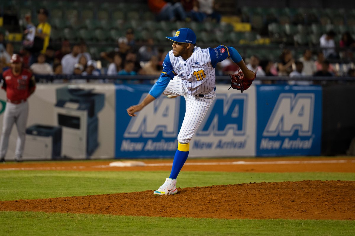 Magallanes_bbc's tweet photo. #EnImágenes📸 | Compartimos fotografías de esta nueva victoria ante @CardenalesDice 💪🔥

📸 Elio J. Miranda

#Magallanes #MagallanesCampeon #SomosMagallanes https://t.co/e7xkyVrTDh