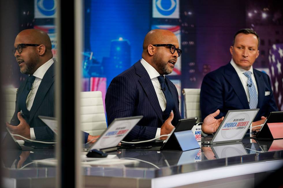 CBSNewsPress's tweet photo. Coverage continues from @CBSNews Election HQ in Times Square: 

➡️ @GayleKing

➡️ @SalvantoCBS

➡️ @vladduthiersCBS 

➡️ @jeffpeguescbs 

Watch: https://t.co/8IiTHFEsmO https://t.co/VifFQKcP8y