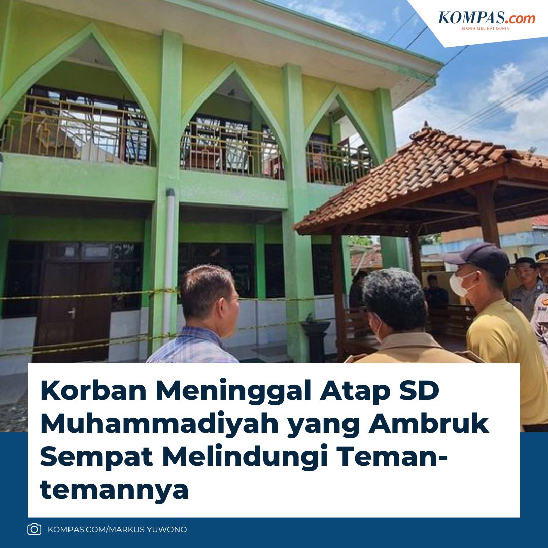 kompascom's tweet photo. Seorang anak yang meninggal akibat ambruknya atap di SD Muhammadiyah Bogor, Playen, Gunungkidul, DI Yogyakarta, disebut sedang melindungi teman lainnya.
Baca selengkapnya di https://t.co/2YhMOncvpM
#Regional #SDMuhammadiyah #sekolahambruk #JernihMelihatDunia https://t.co/JwVkW4mEtb