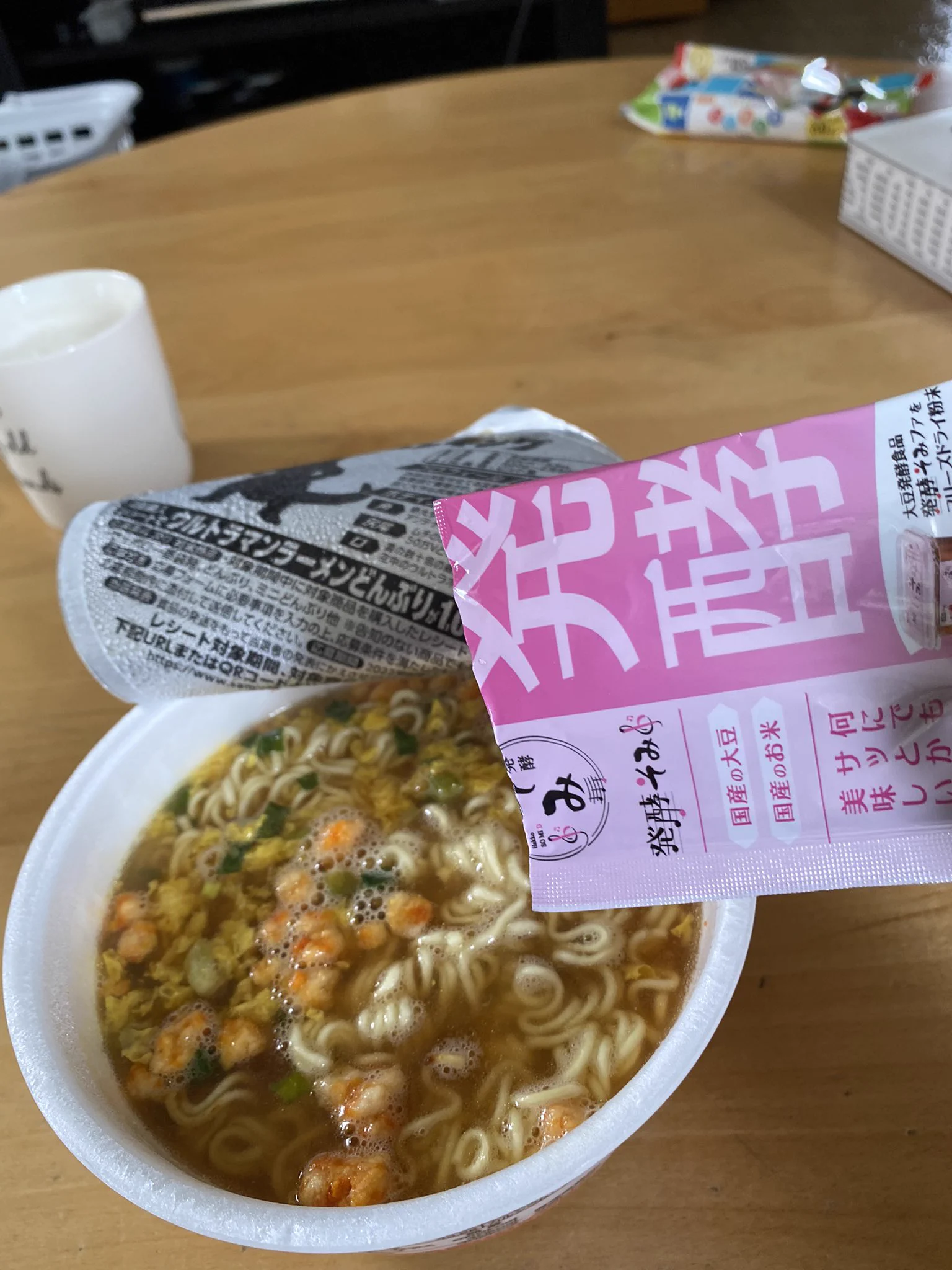 札幌一番味噌ラーメンに追味噌🍜、
発酵そみドさっと一振り。味噌の味増し、濃く増し、塩分ゼロだから塩っぱくない。味噌パワー全開。腸活、坑ストレス、生活習慣病、癌などのリスク軽減に。味噌汁一杯分の味噌パワー。個包装だから携帯便利！いつでもどこでもOK!
＃無塩味噌 ＃減塩味噌 ＃高血圧  