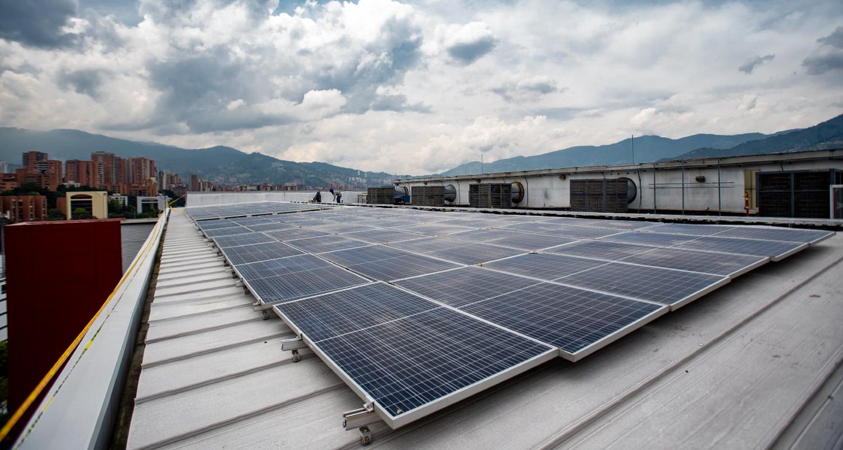 #MedioAmbiente <a href="/EAFIT/">Universidad EAFIT</a> instaló 732 paneles solares que suplirán el 6% del total de energía que requiere la #Universidad para su operación. ► bit.ly/3hsf1fu