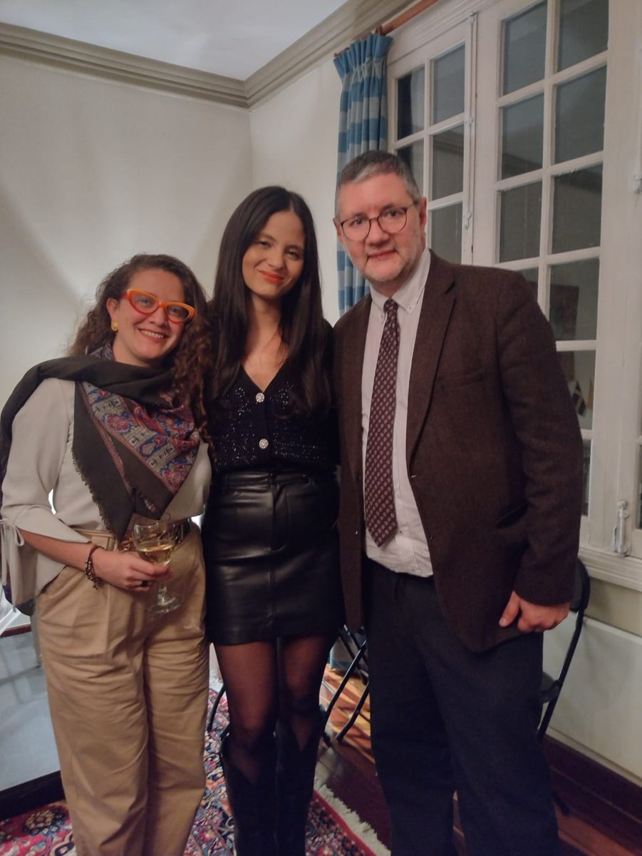 tatianaduplat's tweet photo. Acabo de escuchar a @VanessaRosales_ hablando sobre Annie Ernaux. Sus palabras, y el abrazo de @SandraBernalA, me quedan retumbando en el corazón. Gracias a las dos. https://t.co/QxLJCByInW