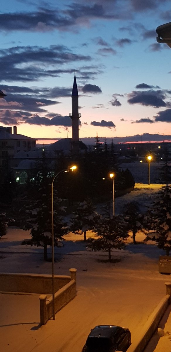 Doğan güne merhaba
Sevgi ile bakan gözlere merhaba
Ekmek için çabalayan yüreklere merhaba 
Hayırlı sabahlar 
İşiniz gücünüz rast gelsin 
Günaydın 🙋‍♂️🌹