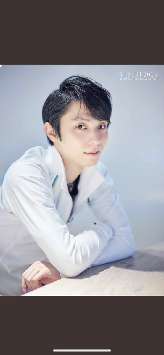 marika_yuzu's tweet photo. The 2023 wall calendar of Yuzu (release date postponed to 7th Dec) comes with a free gift- a clear file with a FaOI photo on the front, and this SharePractice photo on the back😍 ¥2,640.
https://t.co/CAYBAQz3I0
#HANYUYUZURU #羽生結弦
#YuzuruHanyu𓃵 https://t.co/CzLkai12TH