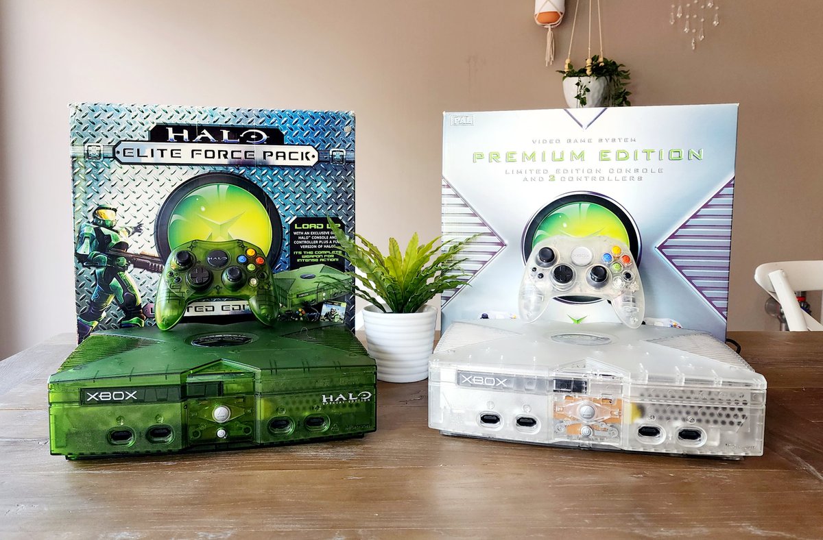tufsig_collects's tweet photo. #weekofxbox Day 2 😎
How good are translucent consoles, especially original Xbox Consoles 💚
The Halo CE and Crystal OG Console Bundles 👌
@XboxANZ @Xbox @XboxAmbassadors #XboxShare #Xbox #halo #XboxLive #nostalgia https://t.co/6d55Wyjx5q