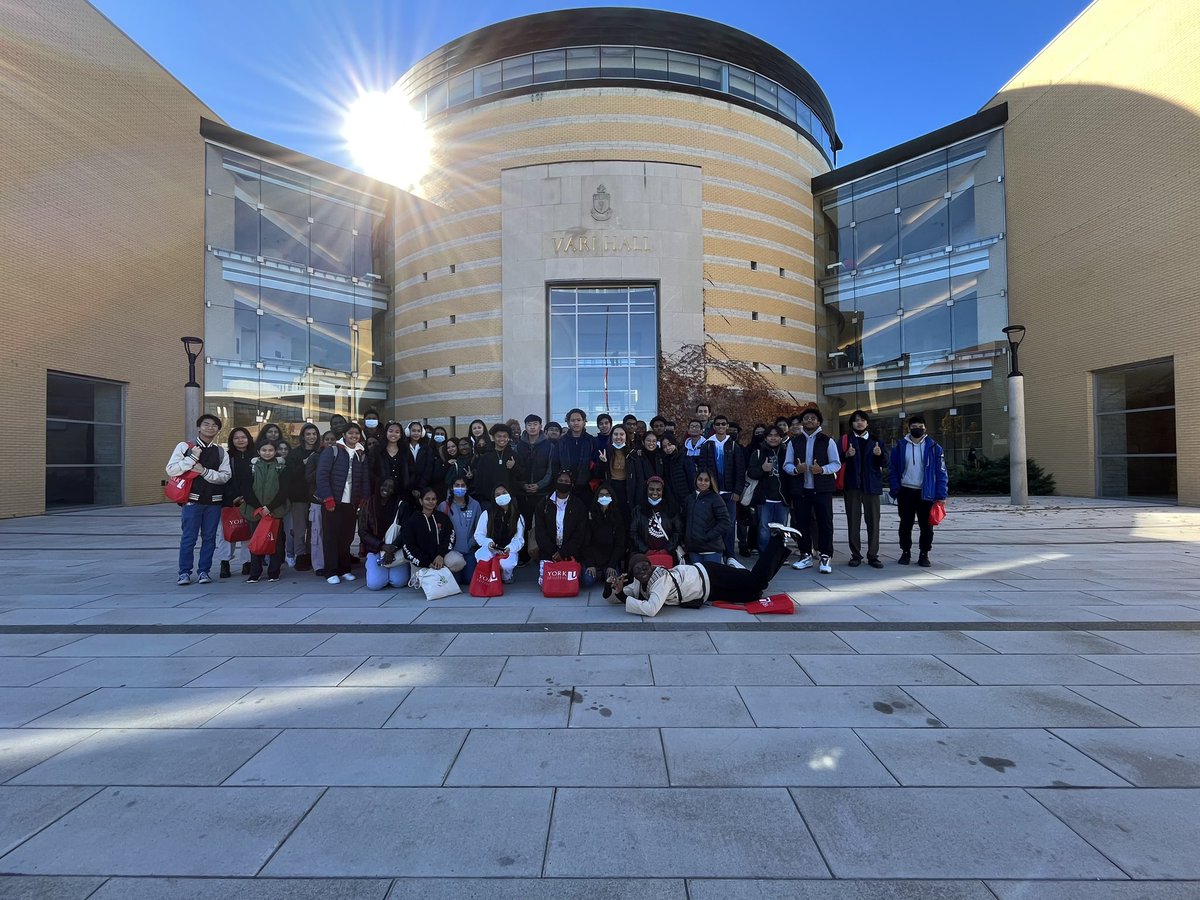 MsLL1111's tweet photo. Thank you to @YorkUniversity and Adam Duncan for hosting my @FLCHS_TCDSB Gr. 12s today for a mock lecture with Professor Neill, Q&amp;A and campus tour with current students! 🦁 it was great to be back on campus ❤️ https://t.co/xqIesJQ3S6