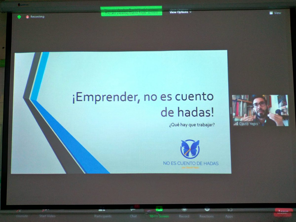 COBAES_07's tweet photo. #CobaesTalks 🗣 | Estudiantes se dieron cita al #CentroDeCómputo para participar a través de #Zoom en el #Conversatorio “Emprender no es un Cuento de Hadas”, en voz del Profr. David René Yepis Peñuelas. #ThinkingOutOfTheBox 📦 | @SanInzunza @LydiaMariaL https://t.co/OANoEDBeY9
