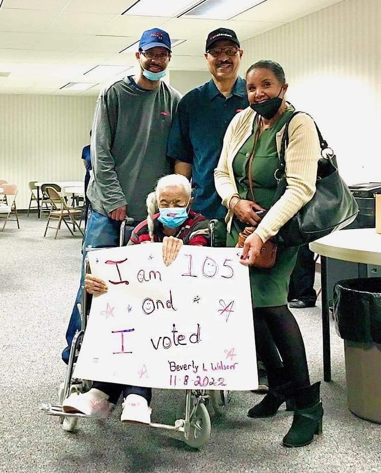 gfunderburgTV's tweet photo. I absolutely love this picture of #Chattanoogan Beverly Wilson! She is 105 years old and cast her ballot today. #election #Election2022 #ballots #chattanooga #tennessee https://t.co/HWRCM7NA06