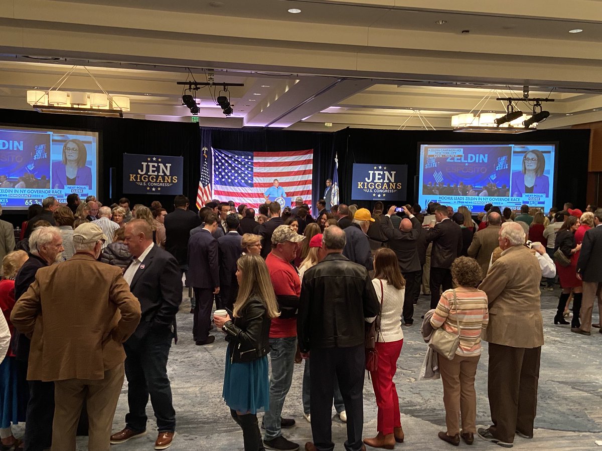 Breaking: At the @jenkiggans watch party and just got word that Elaine Luria called Kiggans to concede. Kiggans will be speaking to supporters in a few minutes.