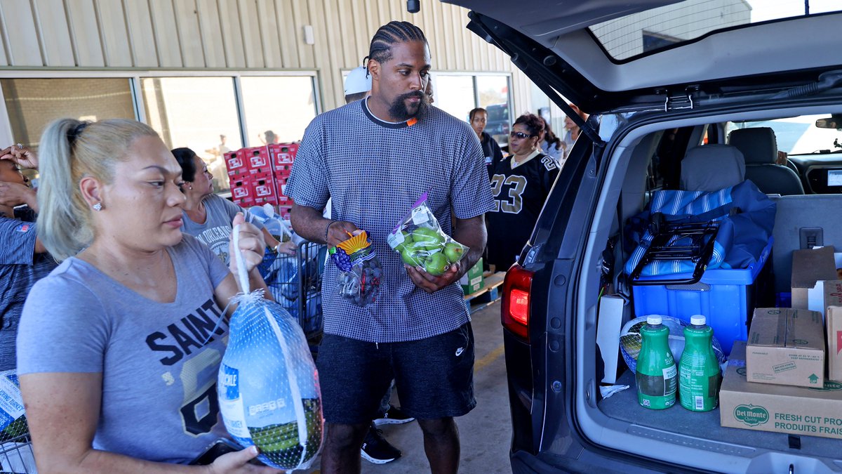 Saints's tweet photo. Tyrann Mathieu and some of his #Saints teammates passed out turkeys and Thanksgiving meals to local families as a part of Tyrann’s annual holiday giving event: “Tyrann’s Turkey” 🦃

PHOTOS: https://t.co/QgA1pZPOCD https://t.co/3RXLB4HgsS